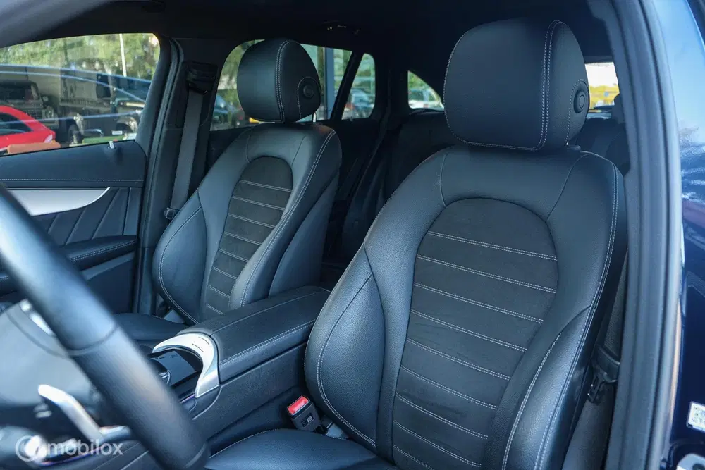 Mercedes-Benz EQC Mercedes EQC 400 4MATIC AMG Line Premium+ uit 2023, foto 4