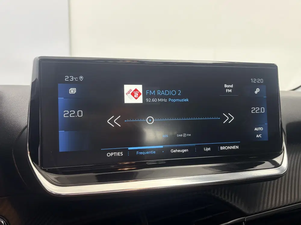 Peugeot 208 1.2 PureTech Allure Pack Navigatie uit 2021, foto 15