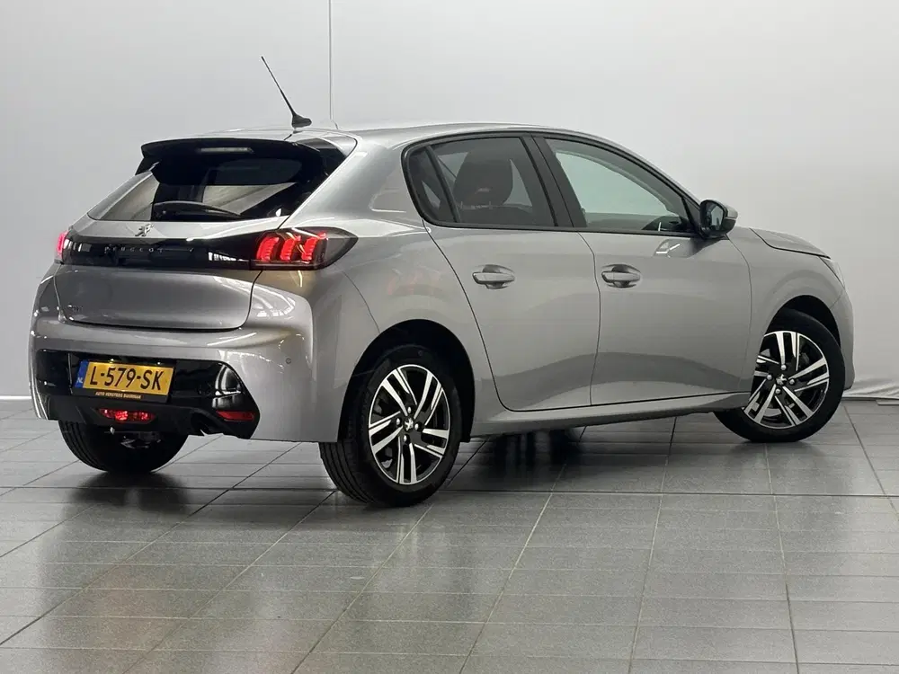 Peugeot 208 1.2 PureTech Allure Pack Navigatie uit 2021, foto 6