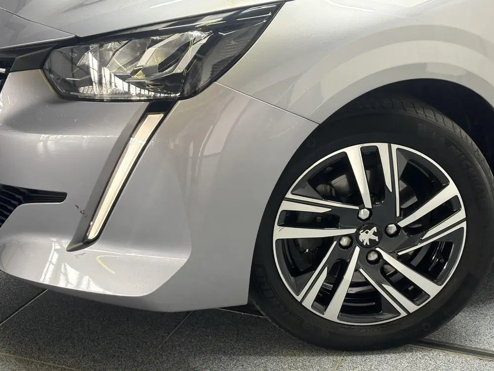 Peugeot 208 1.2 PureTech Allure Pack Navigatie uit 2021, foto 9