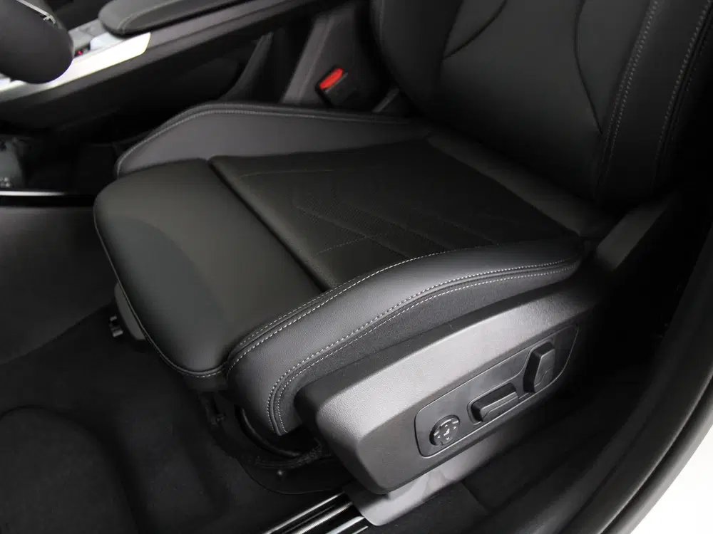 BMW iX2 eDrive20 67 kWh M-sport Pro (bj 2026 uit 2026, foto 15