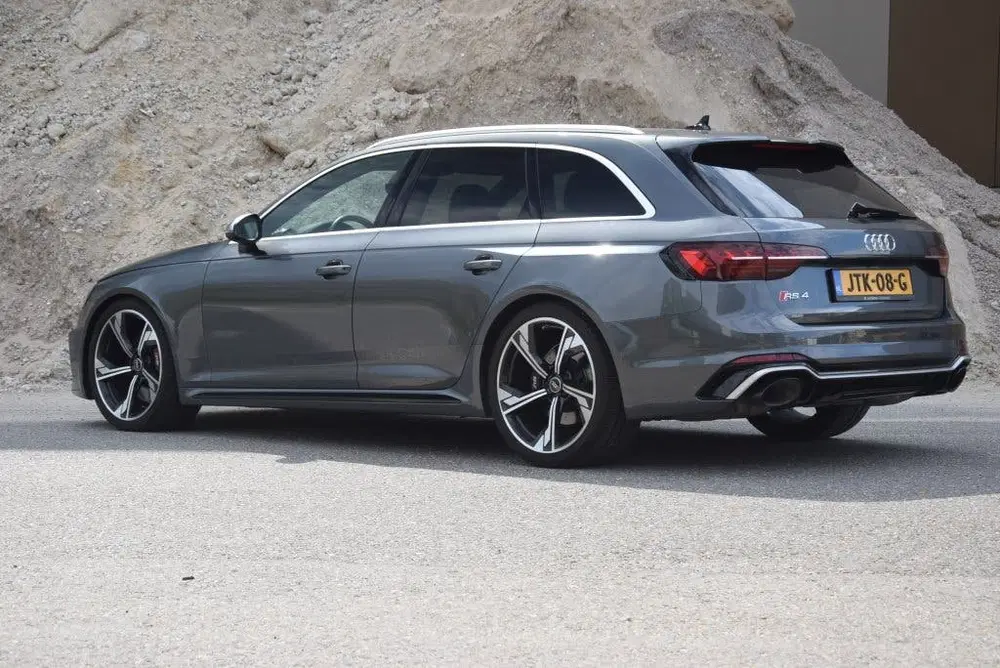 Audi RS4 2.9 TFSI quattro 450PK SportuitlaatRS uit 2021, foto 2