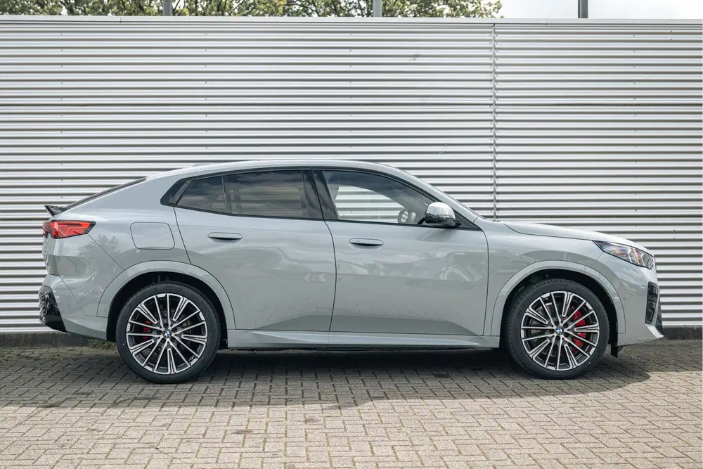 BMW iX2 eDrive20 M Sport uit 2026, foto 3