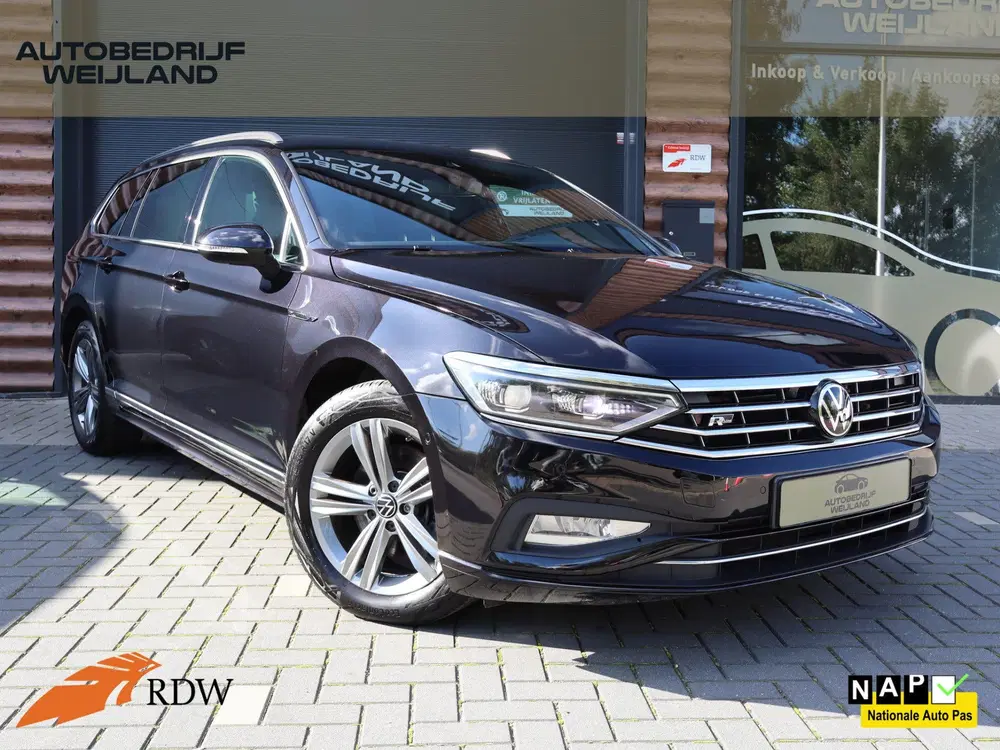 Volkswagen Passat 1.5 TSI R-Line Business + NL-auto uit 2022