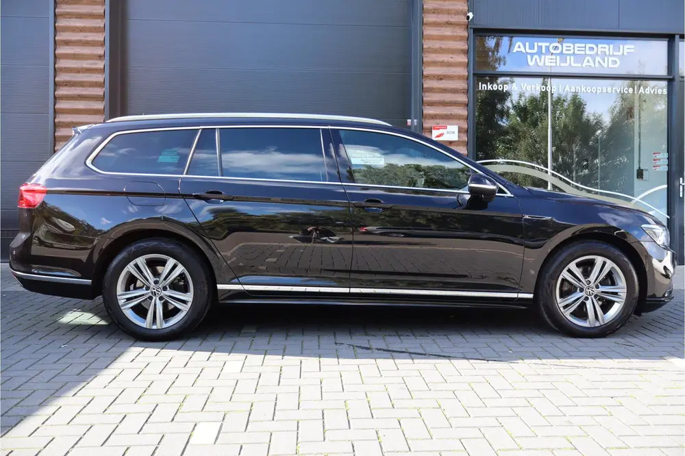 Volkswagen Passat 1.5 TSI R-Line Business + NL-auto uit 2022, foto 2
