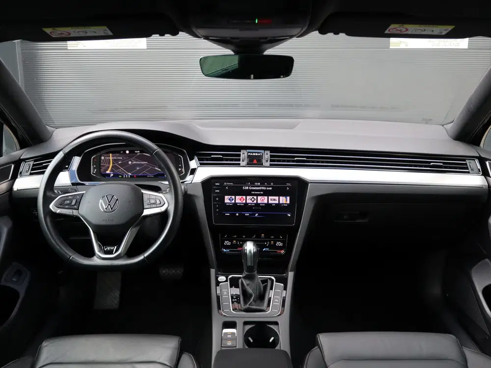 Volkswagen Passat 1.5 TSI R-Line Business + NL-auto uit 2022, foto 5