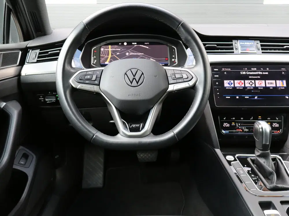 Volkswagen Passat 1.5 TSI R-Line Business + NL-auto uit 2022, foto 6
