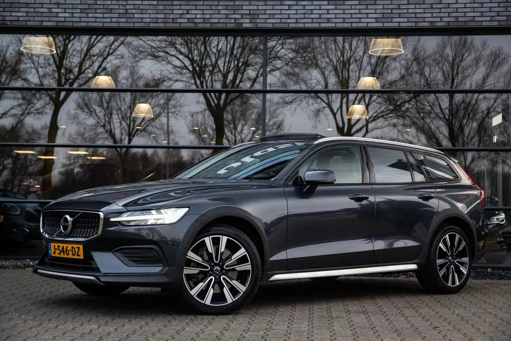 Volvo V60 Cross Country 2.0 T5 AWD Inscription uit 2020, foto 7