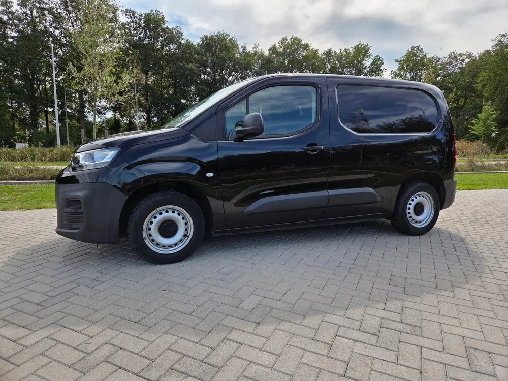 Citroën Berlingo 1.6 HDI 55KW 2020 Zwart uit 2020