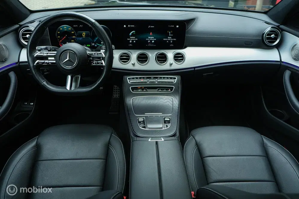 Mercedes-Benz E-Klasse Mercedes E-klasse Estate 300 e AMG Line uit 2023, foto 2