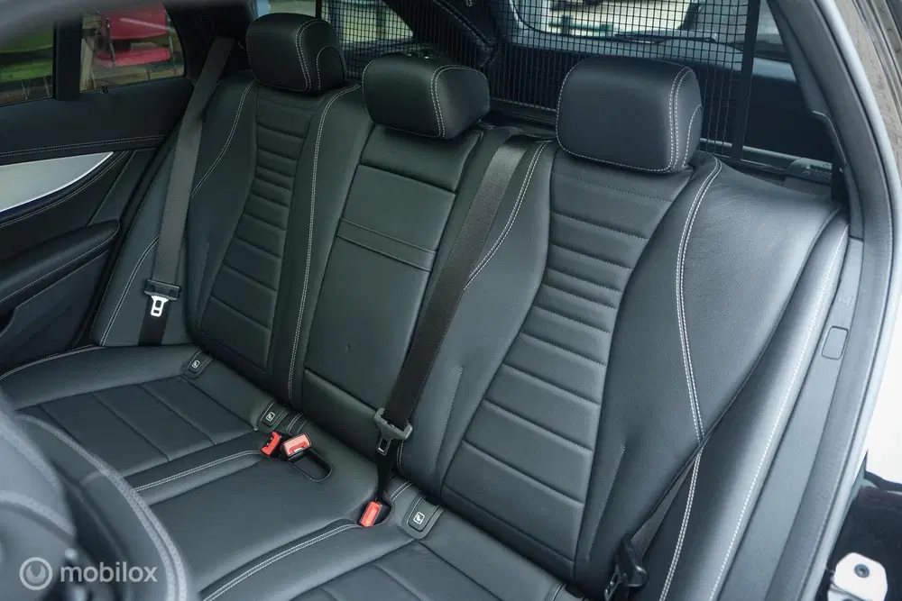 Mercedes-Benz E-Klasse Mercedes E-klasse Estate 300 e AMG Line uit 2023, foto 6