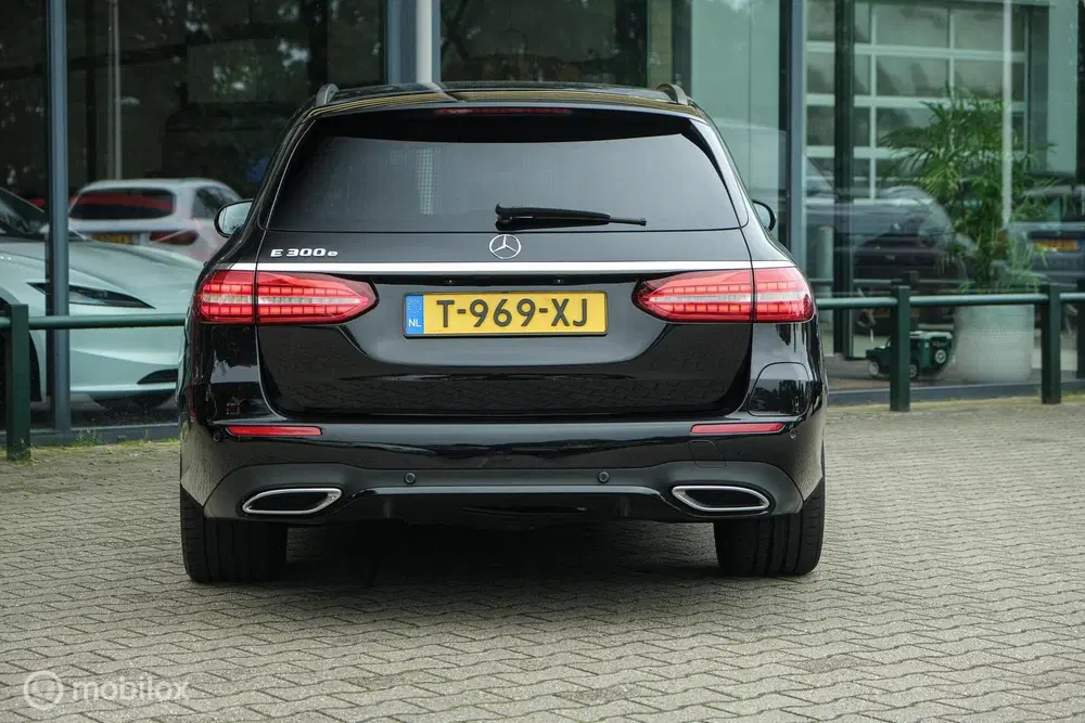 Mercedes-Benz E-Klasse Mercedes E-klasse Estate 300 e AMG Line uit 2023, foto 9