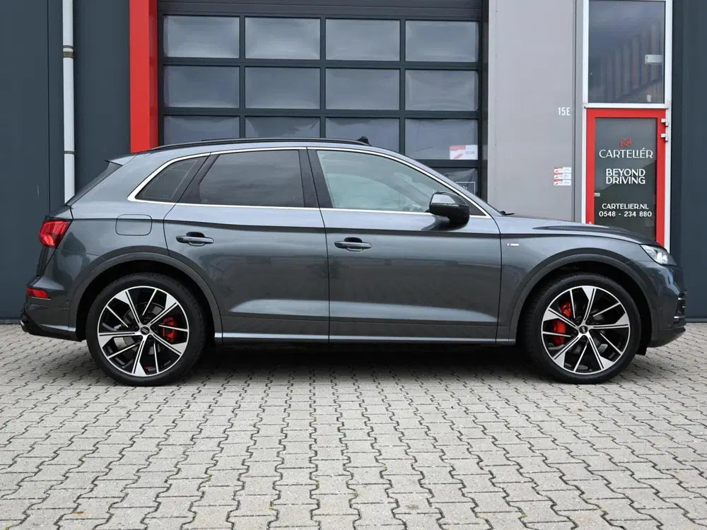 Audi Q5 55 TFSI e Quattro Competition uit 2021, foto 14
