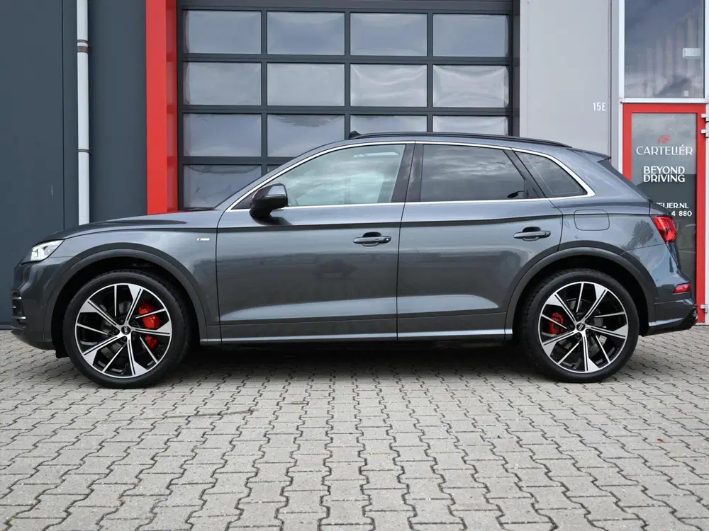 Audi Q5 55 TFSI e Quattro Competition uit 2021, foto 15