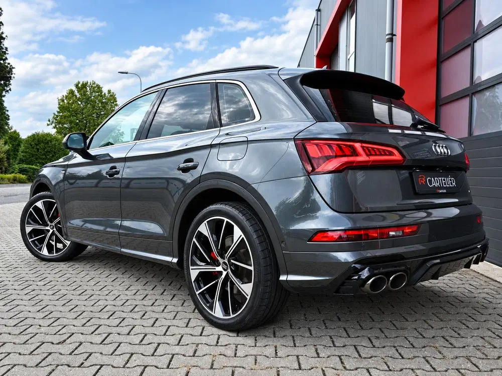 Audi Q5 55 TFSI e Quattro Competition uit 2021, foto 2