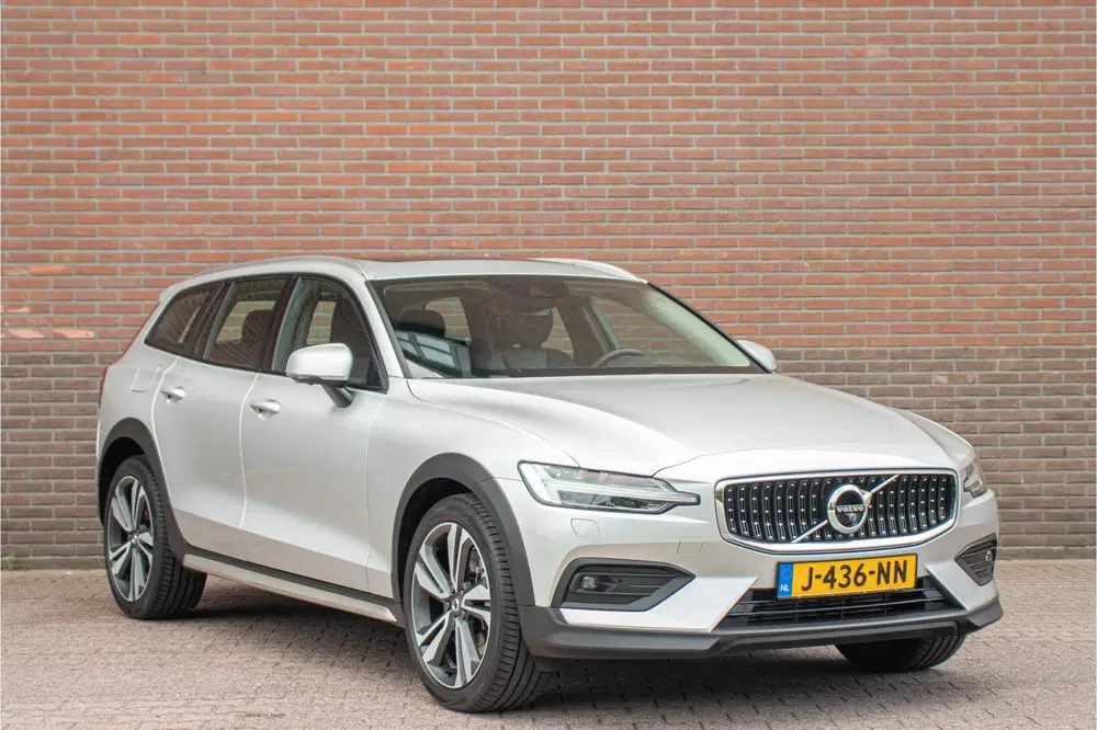 Volvo V60 Cross Country B5 AWD Pro uit 2020, foto 6
