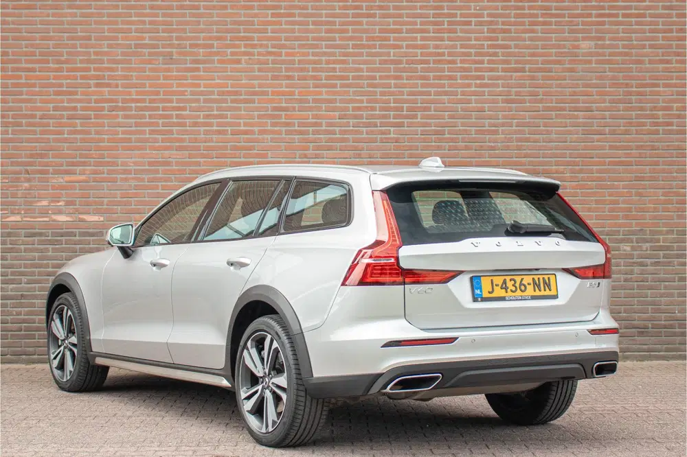 Volvo V60 Cross Country B5 AWD Pro uit 2020, foto 7