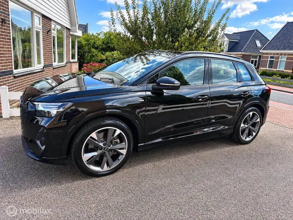 Audi Q4 e-tron 40 Launch edition S Competition 77 kWh SOH uit 2021, foto 2