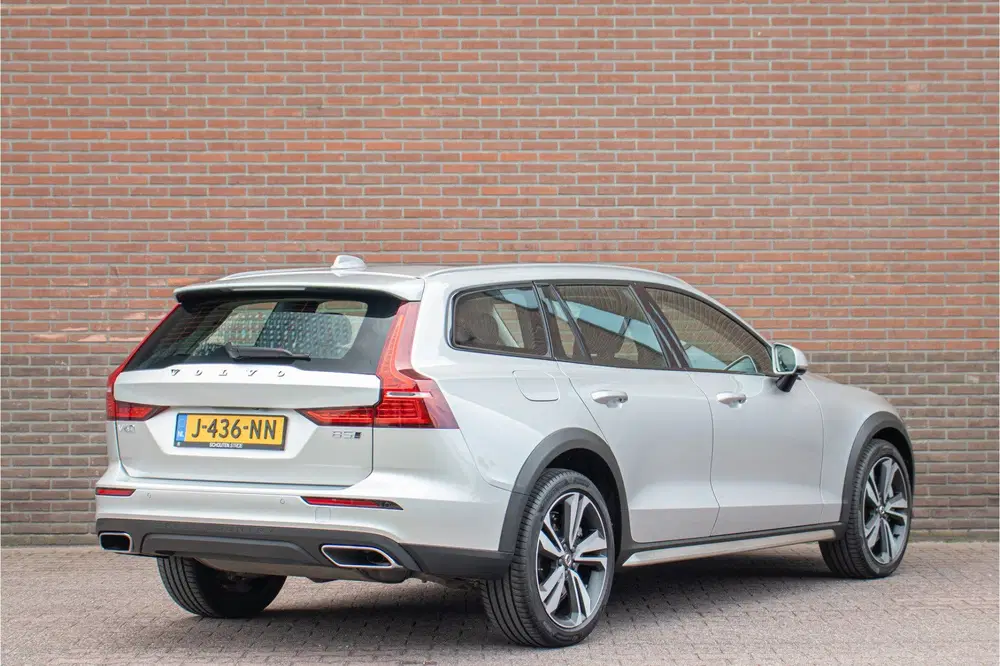 Volvo V60 Cross Country B5 AWD Pro uit 2020, foto 5