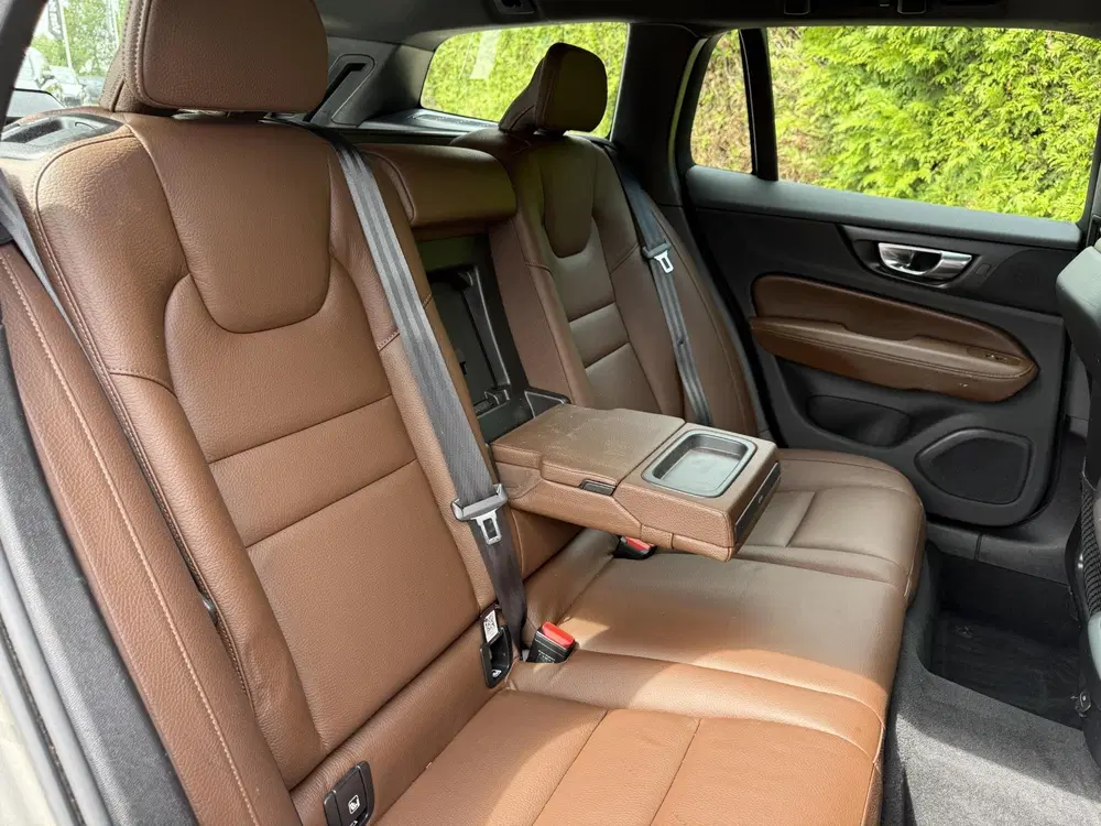 Volvo V60 Cross Country B5 AWD Ultimate uit 2020, foto 12