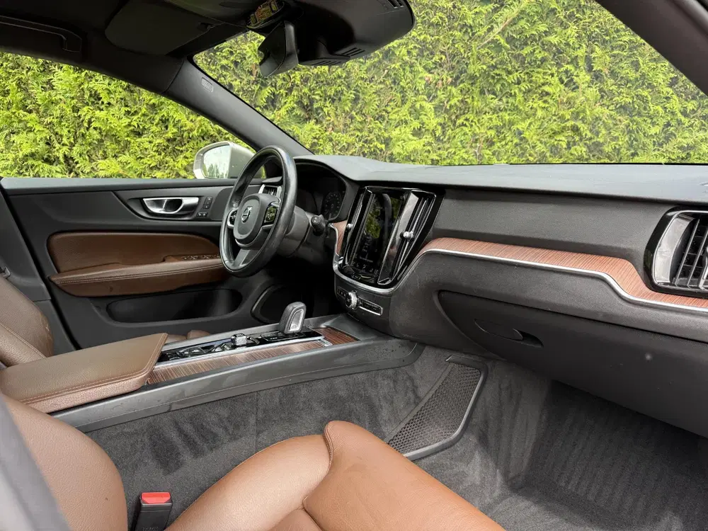 Volvo V60 Cross Country B5 AWD Ultimate uit 2020, foto 13
