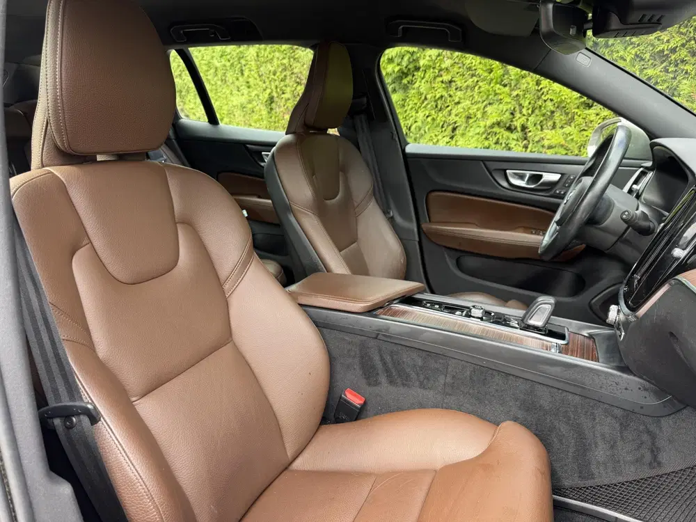 Volvo V60 Cross Country B5 AWD Ultimate uit 2020, foto 14