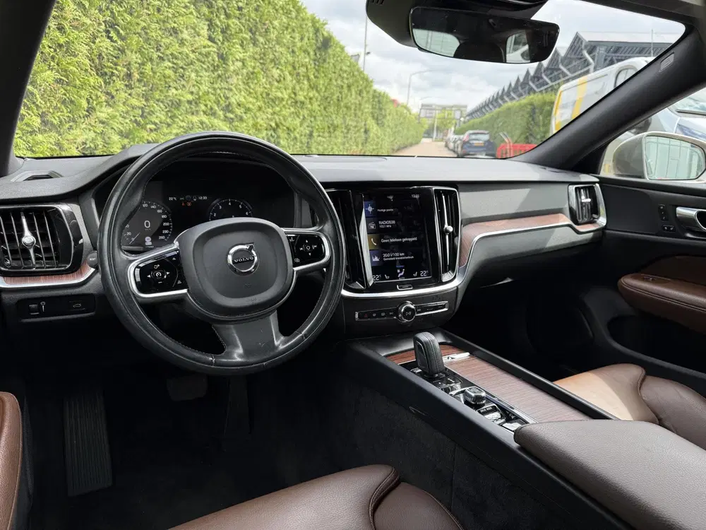 Volvo V60 Cross Country B5 AWD Ultimate uit 2020, foto 3