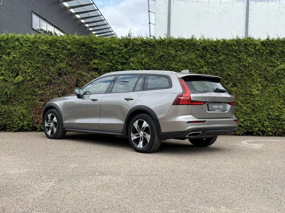 Volvo V60 Cross Country B5 AWD Ultimate uit 2020, foto 7