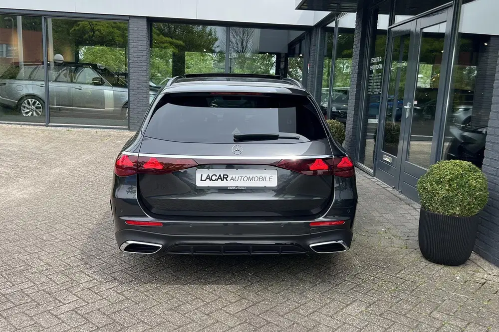 Mercedes-Benz E-Klasse Mercedes E-klasse Estate 300e AMG Line I L uit 2024, foto 10