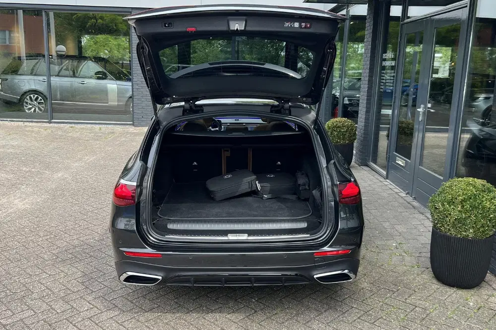 Mercedes-Benz E-Klasse Mercedes E-klasse Estate 300e AMG Line I L uit 2024, foto 11