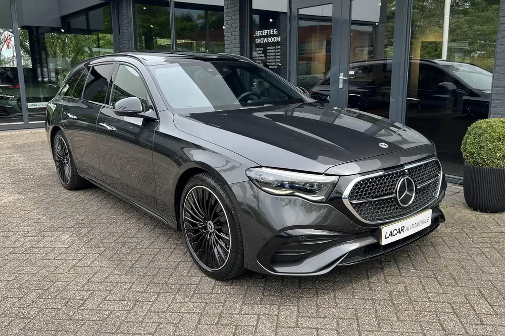 Mercedes-Benz E-Klasse Mercedes E-klasse Estate 300e AMG Line I L uit 2024, foto 2