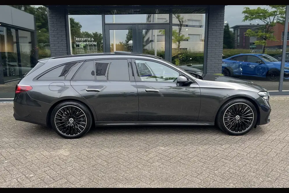 Mercedes-Benz E-Klasse Mercedes E-klasse Estate 300e AMG Line I L uit 2024, foto 4