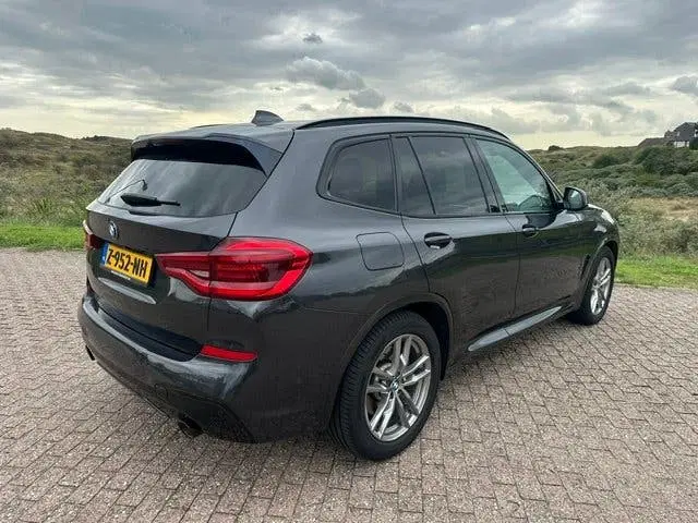 BMW X3 Xdrive30e uit 2021, foto 2