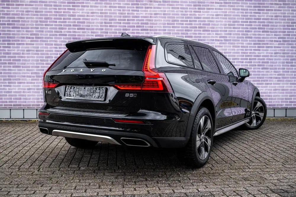 Volvo V60 Cross Country 2.0 B5 AWD Pro uit 2021, foto 2
