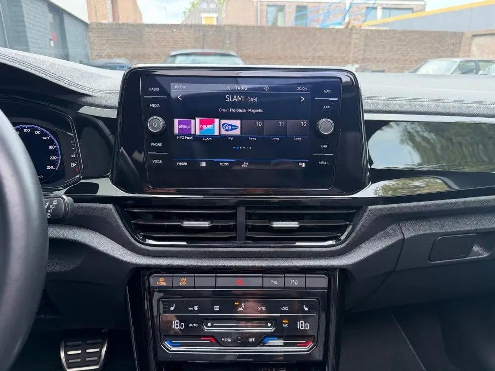 Volkswagen T-Roc 1.5 TSI DSG 2024 3X R-LINE PANO CAMERA IQ uit 2024, foto 15