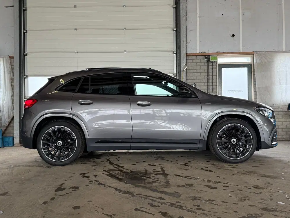 Mercedes-Benz GLA AMG uit 2024, foto 2