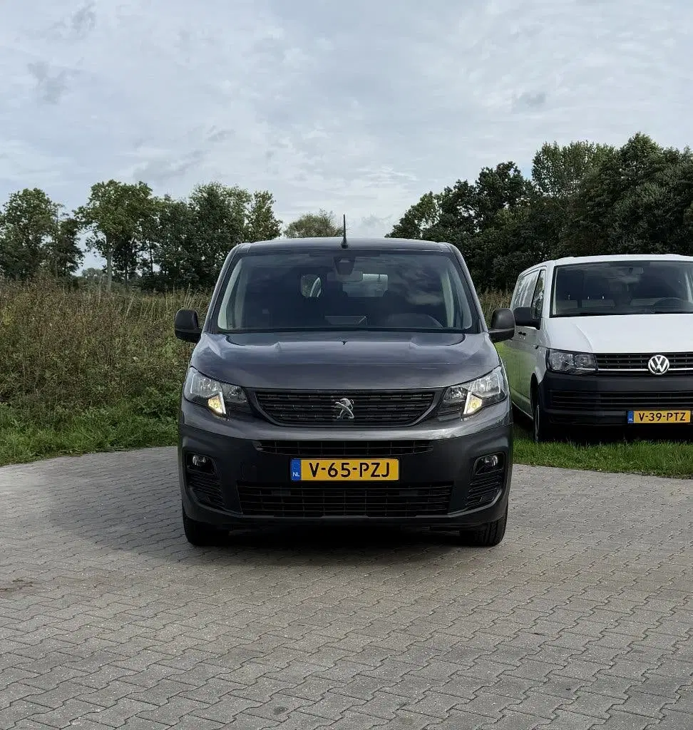 Peugeot Partner 1.2 130PK Benzine Automaat 2X Schuifdeur uit 2020, foto 2