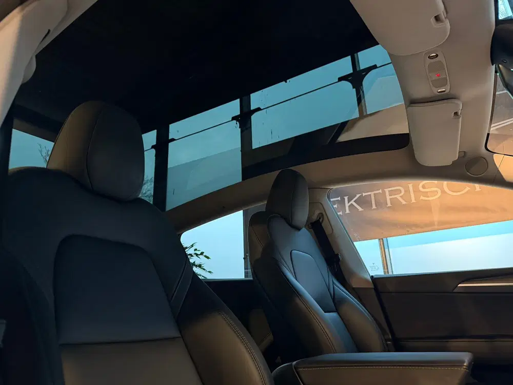 Tesla Model Y Performance uit 2022, foto 11