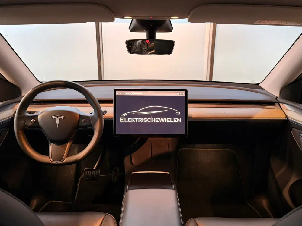 Tesla Model Y Performance uit 2022, foto 12