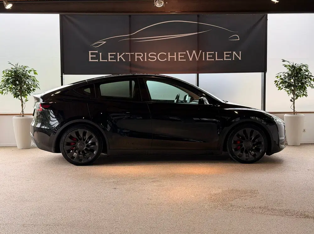 Tesla Model Y Performance uit 2022, foto 8