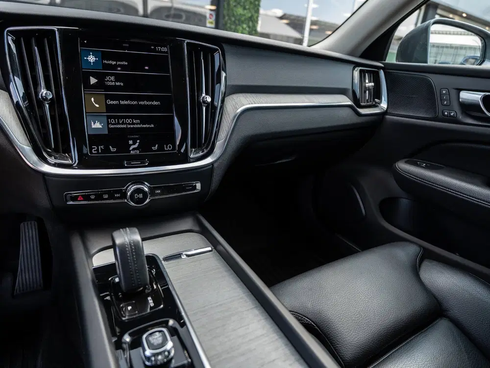 Volvo V60 Cross Country 2.0 B5 AWD Pro uit 2021, foto 2