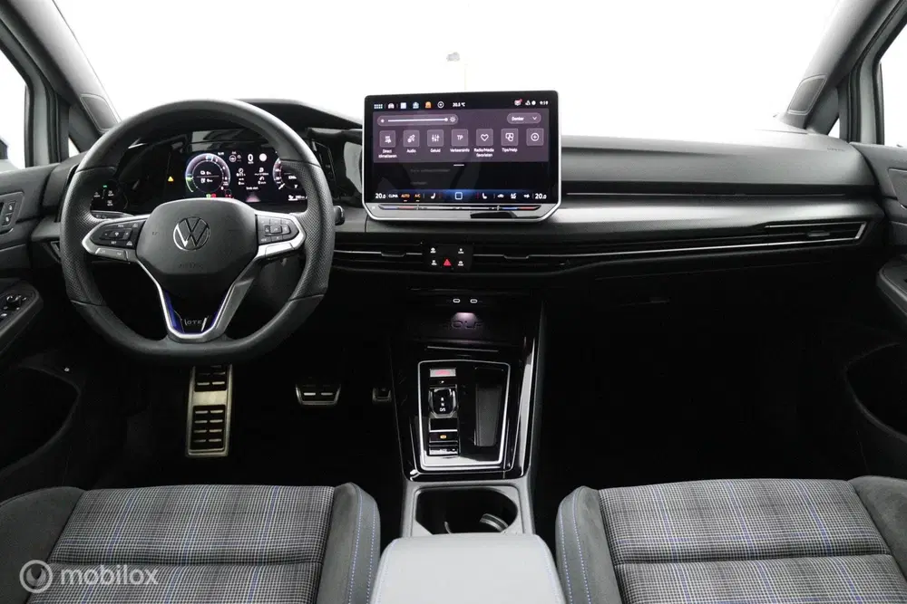 Volkswagen Golf GTE uit 2026, foto 2