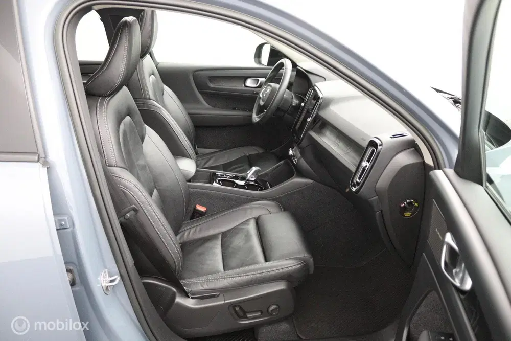 Volvo XC40 1.5 T5 Plug-in Hybrid Ultimate Dark uit 2022, foto 13
