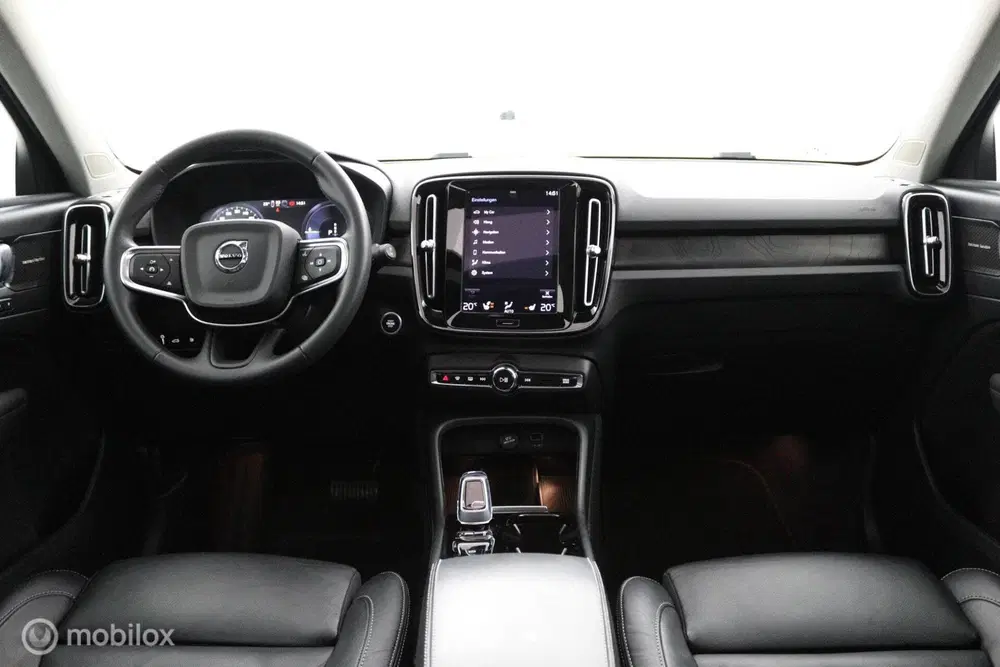 Volvo XC40 1.5 T5 Plug-in Hybrid Ultimate Dark uit 2022, foto 2