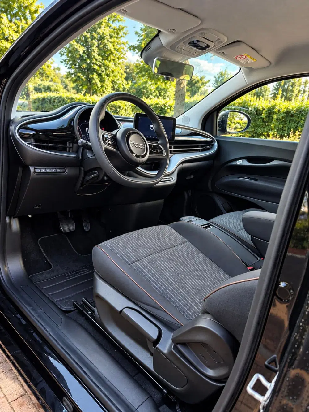 Fiat 500 ICON 24kWh 70pk AUTOMAAT 2022 Zwart ELEKTR uit 2022, foto 10