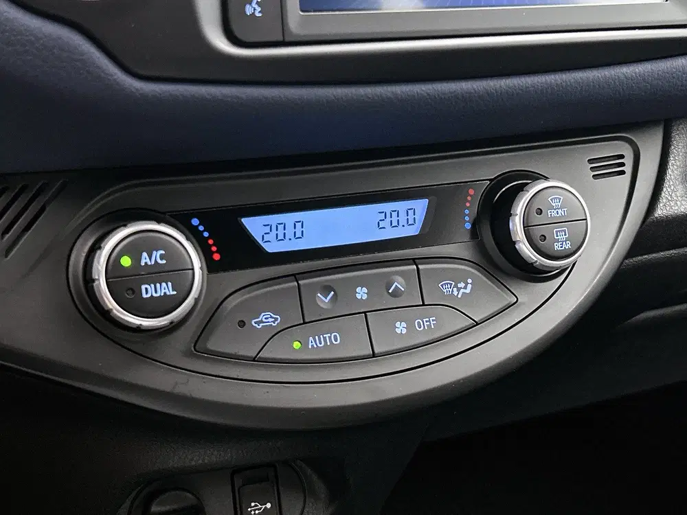 Toyota Yaris 1.5 Hybrid Bi-Tone (bj 2019 uit 2019, foto 9