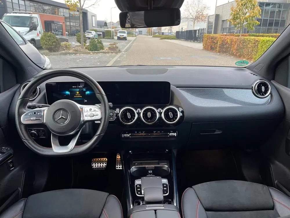 Mercedes-Benz B-Klasse 200 Business Solution AMG uit 2019, foto 10