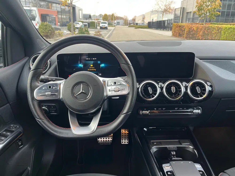 Mercedes-Benz B-Klasse 200 Business Solution AMG uit 2019, foto 11