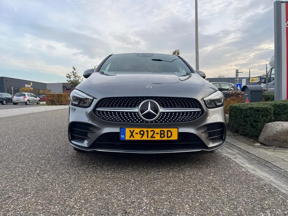 Mercedes-Benz B-Klasse 200 Business Solution AMG uit 2019, foto 2