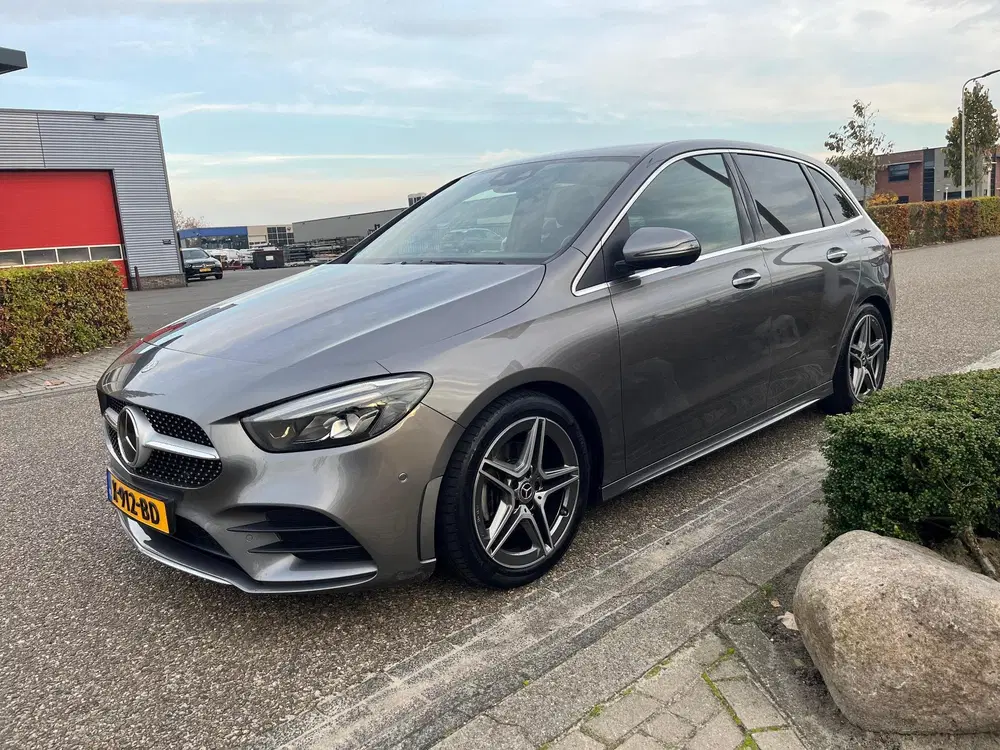 Mercedes-Benz B-Klasse 200 Business Solution AMG uit 2019, foto 3